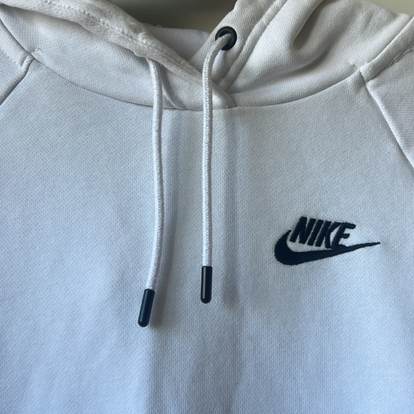 Nike White Women’s Hoodie - Picture 2 of 3